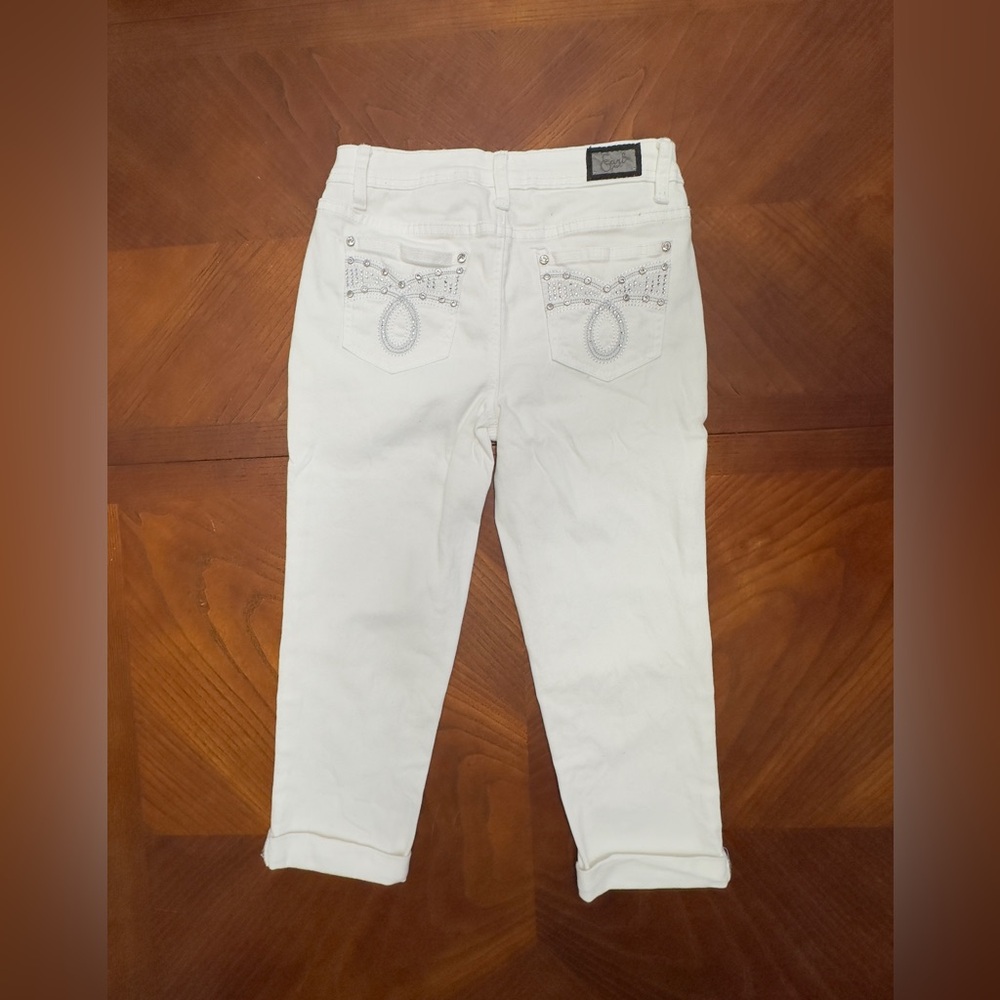 Earl Jeans White Capri Jeans with Pocket Details